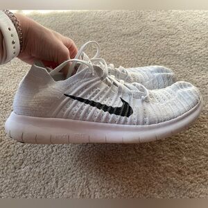 Nike Free Run Flyknit Size 9